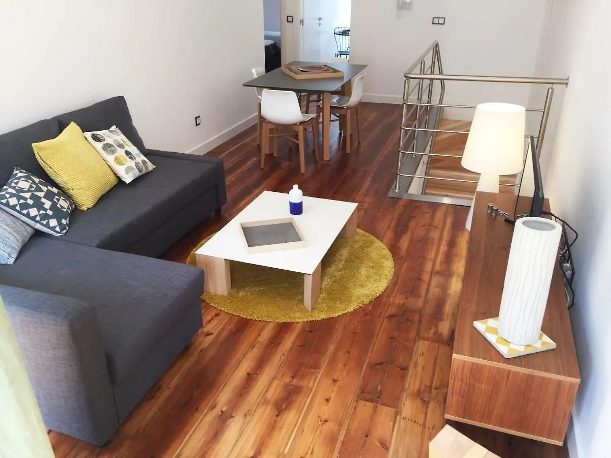 LisboaApt Lumineux Terrasse Principe Realアパートメント リスボン